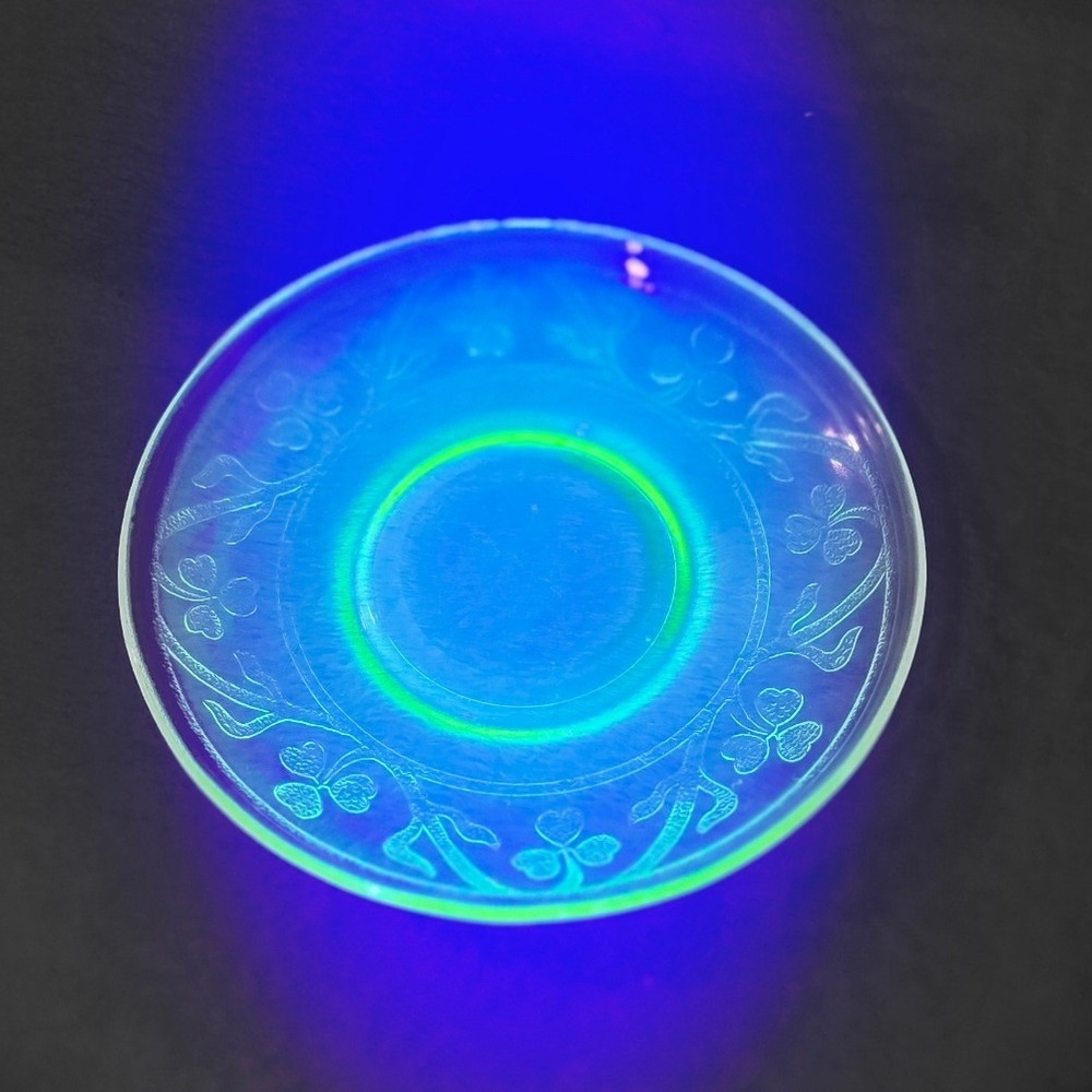 Vintage Hazel Atlas Cloverleaf Uranium Tea Cup Saucer Glows UV‎